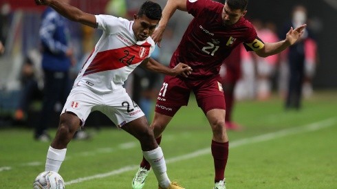 Raziel García con la Selección Peruana ante Venezuela por la fase de grupos de la Copa América. Foto:Getty