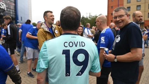 Un fanático de Leicester tomándose la situación con humor.