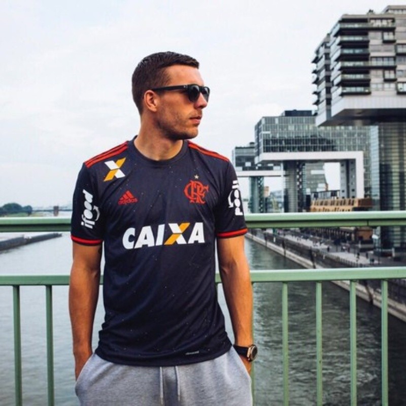 Podolski termina lua de mel com Flamengo e alfineta Paulo Sousa antes da hora: "Enganou a todos"