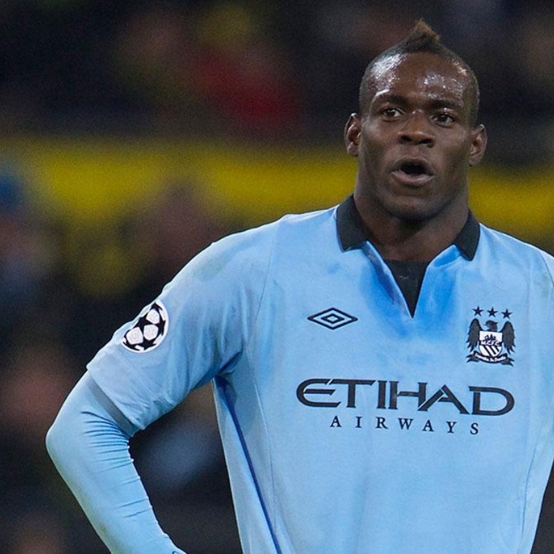 Mario Balotelli recordó a Manchester City con la pirotecnia que tiene para año nuevo