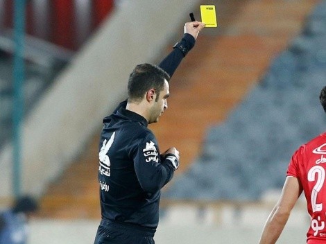 Árbitro en el fútbol de Libia no aguantó los reclamos y se fue a los golpes con un jugador
