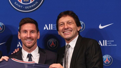 - Leonardo ao lado de Messi