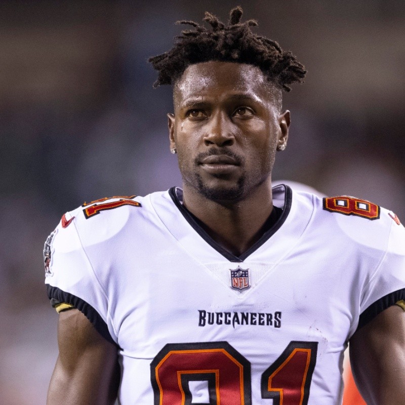 Buccaneers officially release Brown