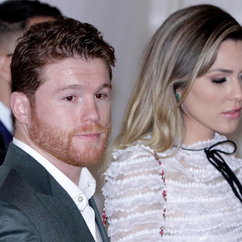 Canelo Álvarez le canta a su esposa con unos tragos de más