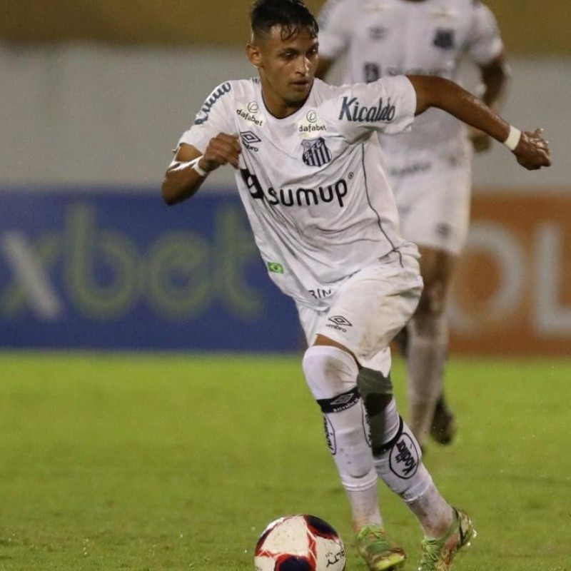 Após gols e assistência, meia-atacante aguarda procura do Santos