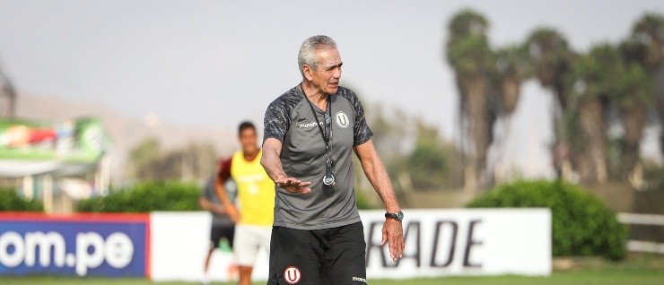 Gregorio Pérez en uno de los últimos entrenamientos que tuvo Universitario. Foto: Universitario de Deportes (Twitter)