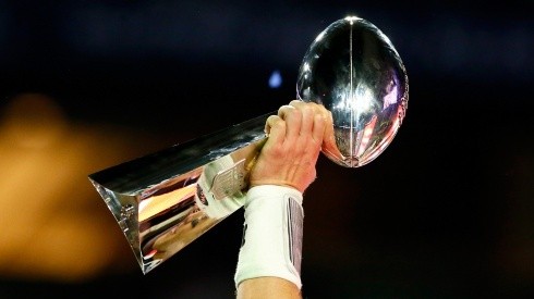 El trofeo Vince Lombardi, otorgado al ganador del Super Bowl.