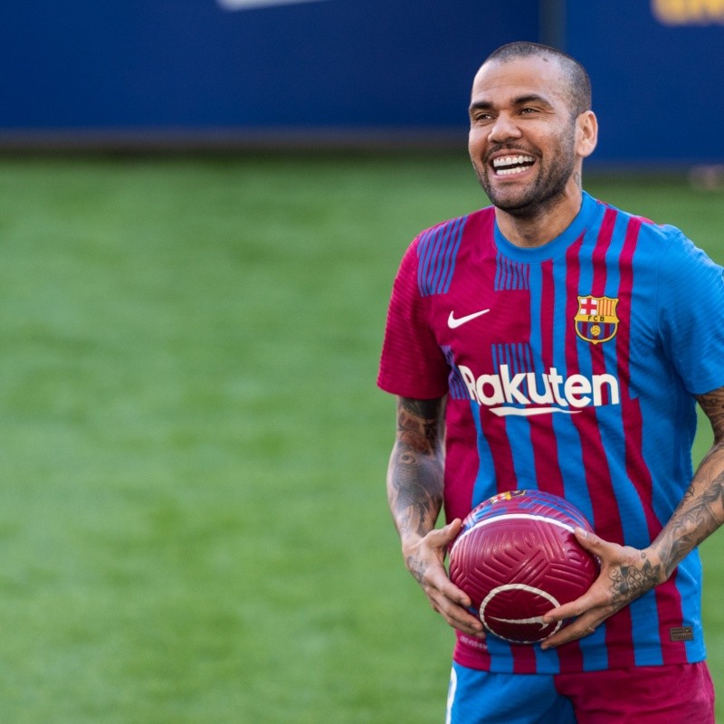 Mais um recorde para conta: Daniel Alves conquista número expressivo com a camisa do Barcelona