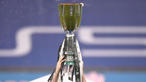 Trofeo de la Supercopa de Italia.