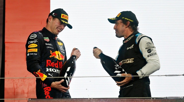 Verstappen y Alonso celebran en el podio. (Getty)