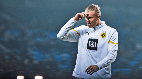 Haaland en calentamiento con Borussia Dortmund.
