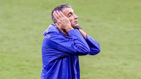 Foto: (Rafael Vieira/AGIF) - Juan Pablo Vojvoda, técnico do Fortaleza, está prestes a perder uma peça fundamental de seu esquema