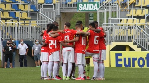 Foto: Twitter Oficial do Internacional - Meninos do Inter antes do jogo comntra a Portuguesa na Copinha