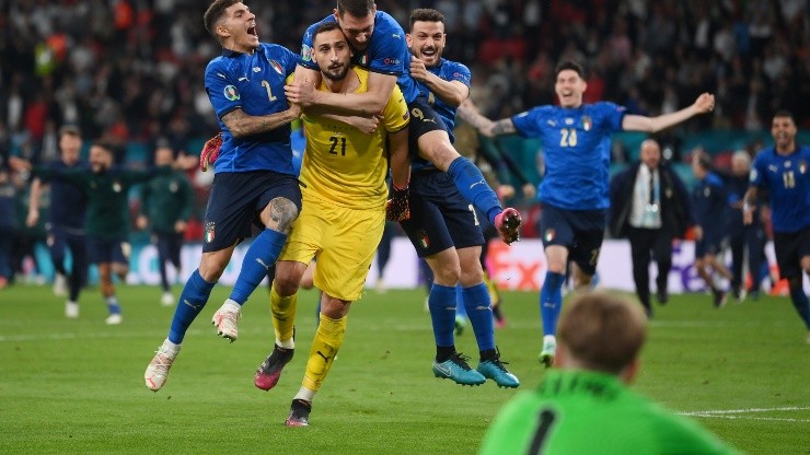 Gianluigi Donnarumma es una de las figuras de Italia que estaba al límite de amonestaciones.