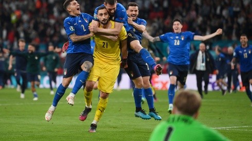 Gianluigi Donnarumma es una de las figuras de Italia que estaba al límite de amonestaciones.