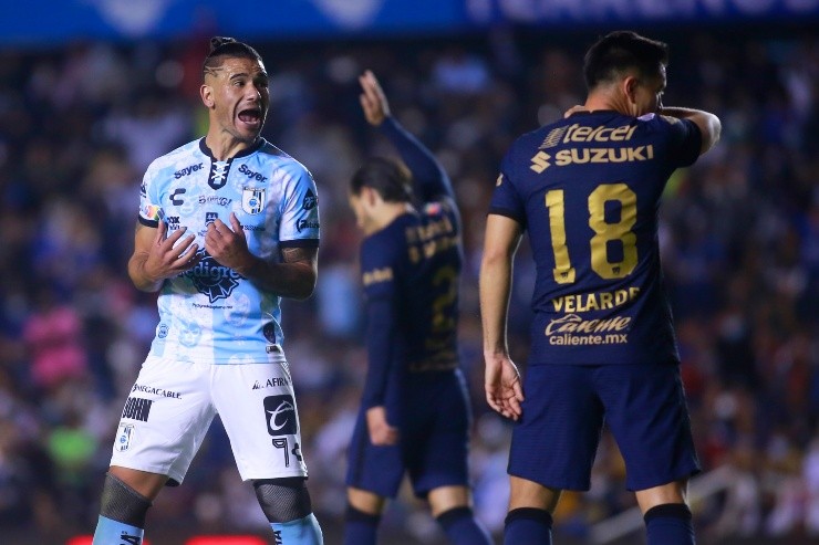 Velarde no tuvo un buen primer tiempo ante Querétaro (Getty Images)