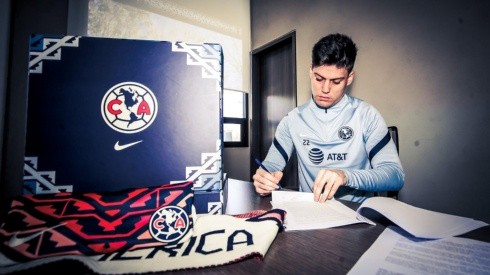 Meré firmó hoy su contrato con las Águilas.