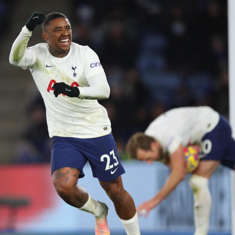 Steven Bergwijn entró en el final y lo dio vuelta para Tottenham en un minuto