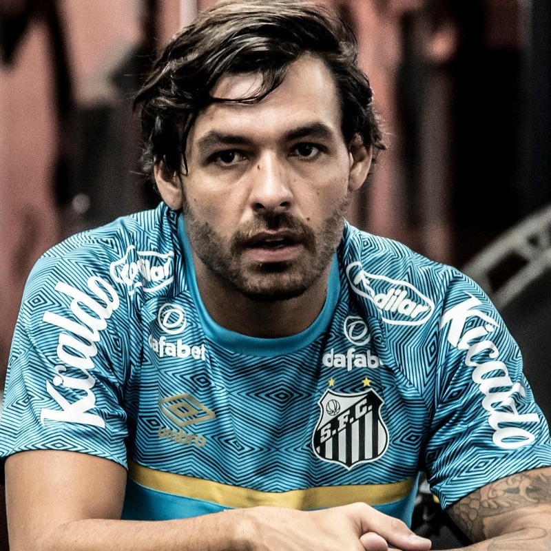 Ricardo Goulart 'rasga' elogios a base do Santos: “São experientes, tem uma malandragem”