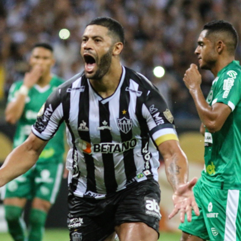 Novo camisa 9 é apresentando no Galo e expõe expectativas de jogar com Hulk: "Me adaptar ao estilo dele"