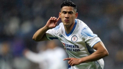 Uriel Antuna firmó su primer gol con Cruz Azul.