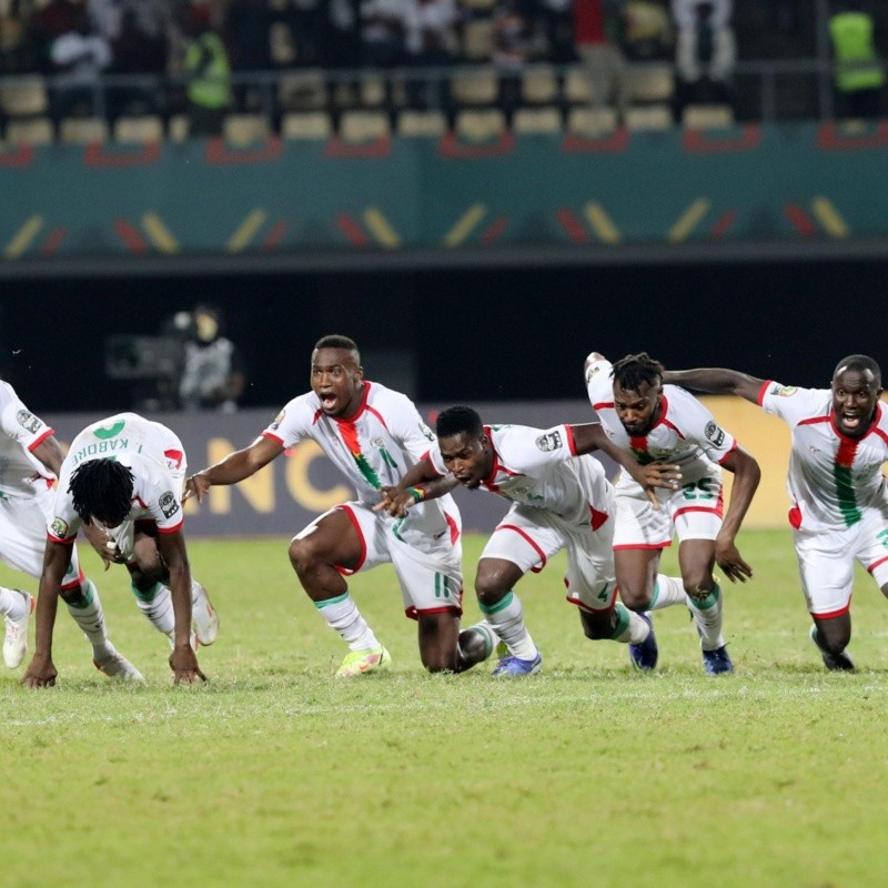 ¡Una locura! El festejo del arquero de Burkina Faso por la clasificación