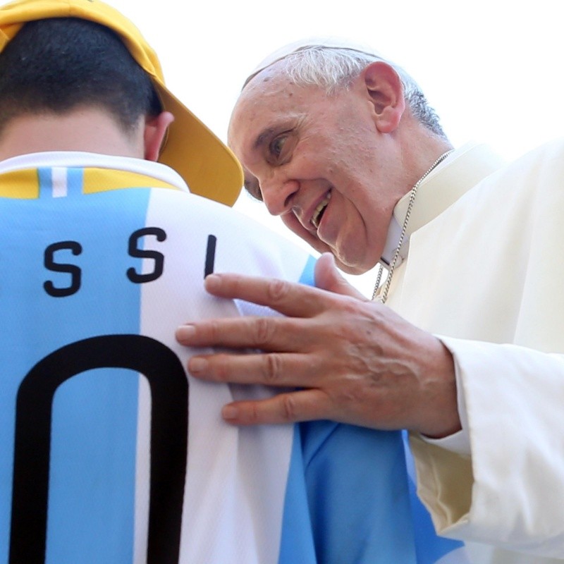 Messi recibió un gran regalo del  Papa Fransisco