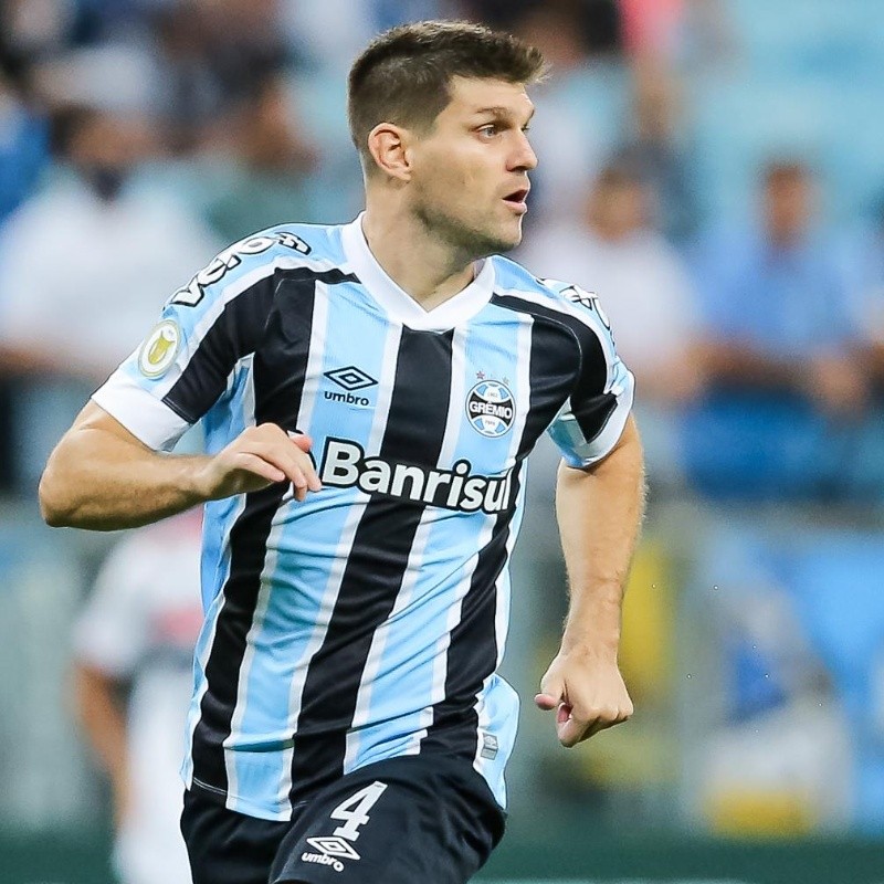 Grêmio busca "reforço caseiro" para vaga de Kannemann