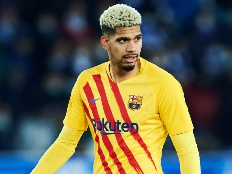 Report: Chelsea, Man United keep tabs on Barcelona's Ronald Araujo as contract talks stall
