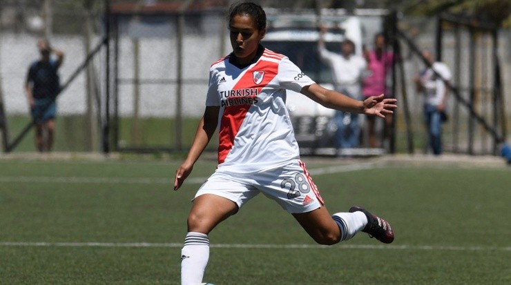 Sofía Domínguez debutó en primera en marzo de 2021 con apenas 15 años (Prensa River)