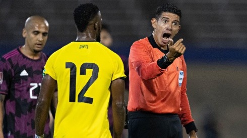 El árbitro salvadoreño Ismael Cornejo no señaló el penalti.