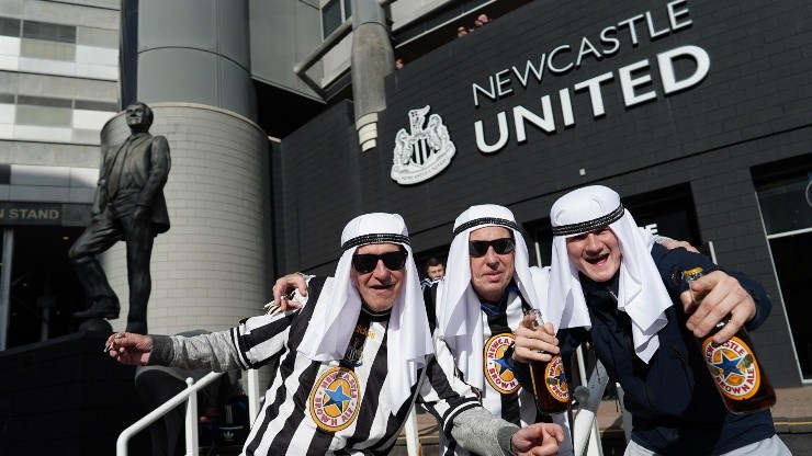 Los hinchas de Newcastle continúan recibiendo noticias.