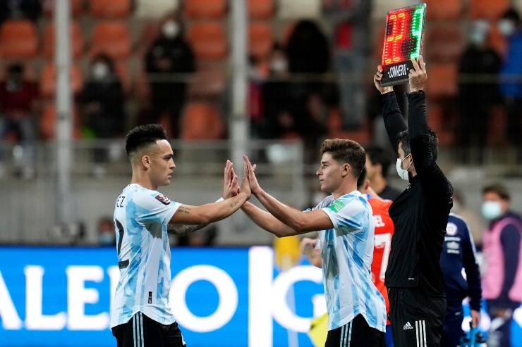 Julián Álvarez ingresó 13 minutos en la victoria argentina en Chile. En total suma cinco partidos y ningún gol con la Celeste y Blanca (Getty)