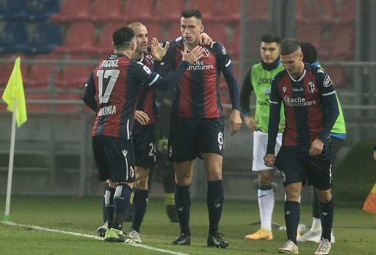 Nehuén Paz junto a Gary Medel dentro de su etapa en el Bologna | Foto: Getty Images 