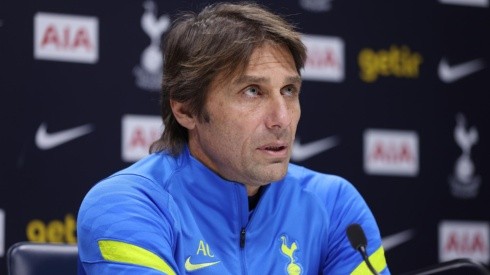 Antonio Conte en conferencia