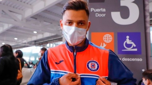 Ángel Romero ya llegó a México para reportar con Cruz Azul.