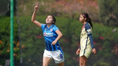 Dalia Molina festejó su gol con Cruz Azul ante América.