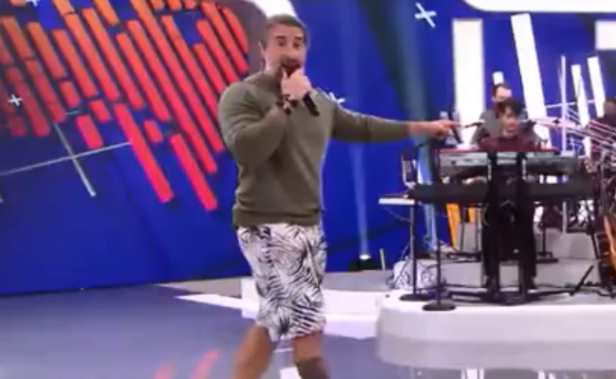 Marcos Mion: Presentador sorprende con aparición en shorts y chancletas en “Caldeirão”