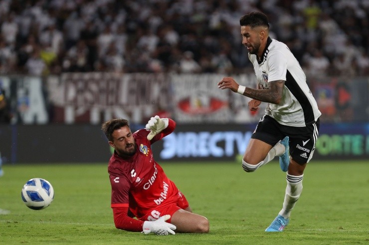   El argentino definió de manera exquisita para poner el 2-0 ante Everton | Foto: Agencia Uno