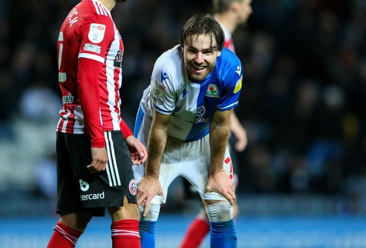 El entrenador de los Rovers cuida de su gran figura | Foto: Getty Images 