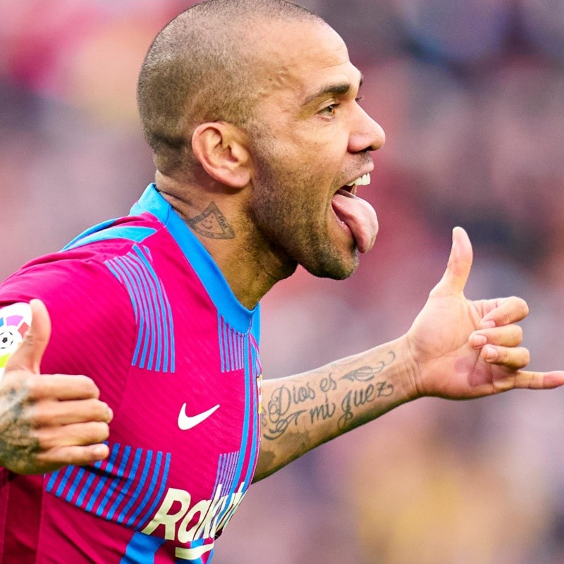 Dani Alves alcanzó una nueva marca con el gol al Atleti