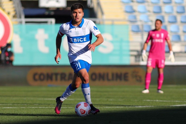 Raimundo Rebolledo busca consolidarse con la UC en este año | Foto: Agencia Uno 