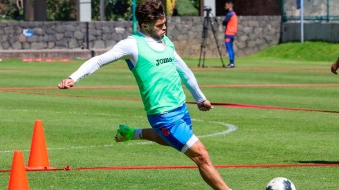 Christian Tabó anotó un golazo en el entrenamiento con Cruz Azul.