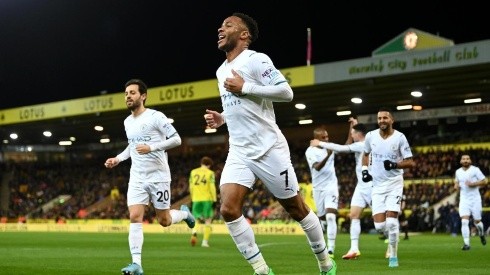 Sterling anotó un hat-trick y Manchester City goleó a Norwich.