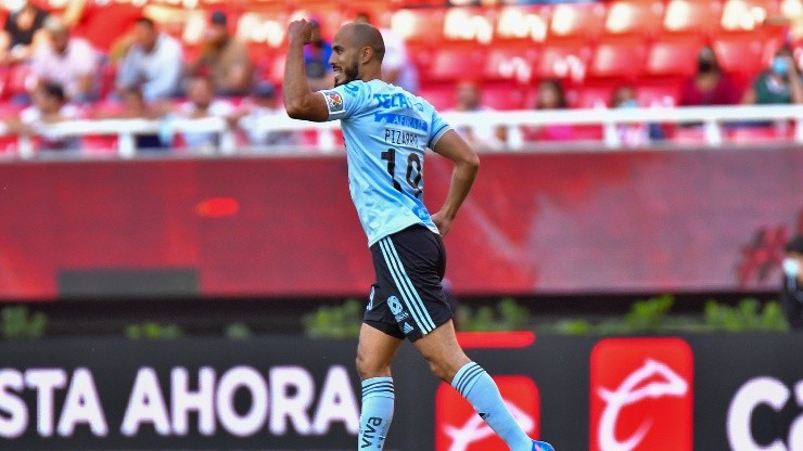 VIDEO: Guido Pizarro apareció libre para adelantar a Tigres ante Chivas