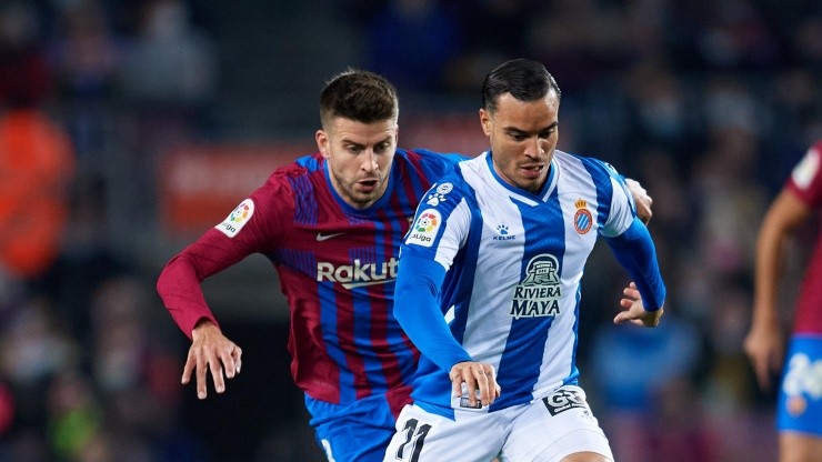 Piqué y De Tomás en el último Barcelona-Espanyol (Foto: Getty).