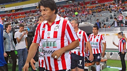 Claudio Suárez durante un partido de Leyendas de Chivas (IMAGO 7)