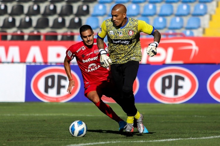 El portero Ignacio Arce fue la figura del encuentro | Foto: Agencia Uno 