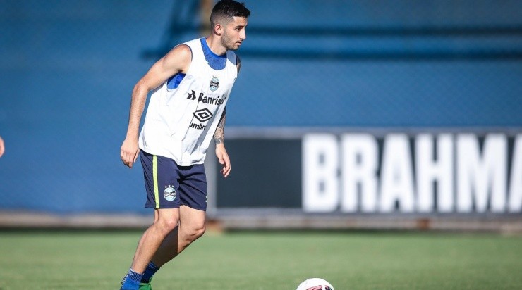 Foto: Lucas Uebel/Grêmio/Divulgação - Villasanti: pode ganhar a vaga de titular no Tricolor
