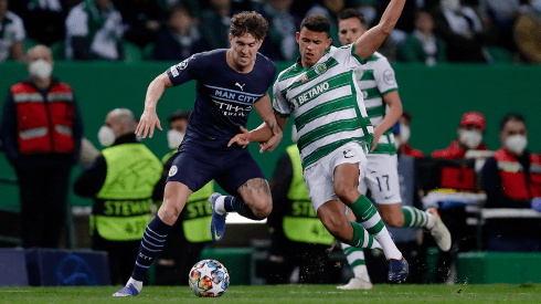 Acción de juego entre Manchester United y Sporting Lisboa.